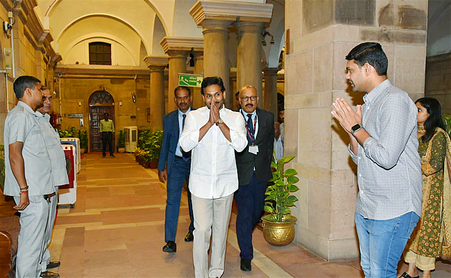 CM_20YS_20Jagan_20Delhi_20Tour_20Photos_1.jpg 7