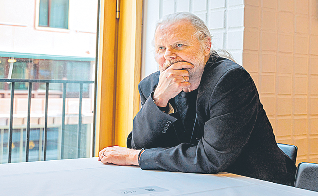 051020231727-NOBEL-LITERATU.jpg