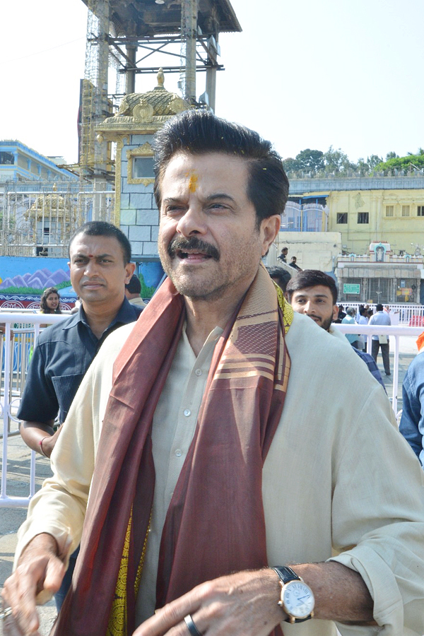 Actor_20Anil_20Kapoor_20Visits_20Tirumala_20Tirupati_20Temple_20Photos_3.jpg 4