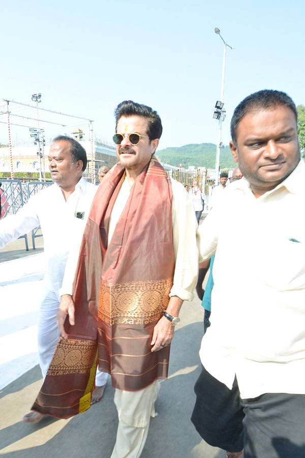 Actor_20Anil_20Kapoor_20Visits_20Tirumala_20Tirupati_20Temple_20Photos_4.jpg 5