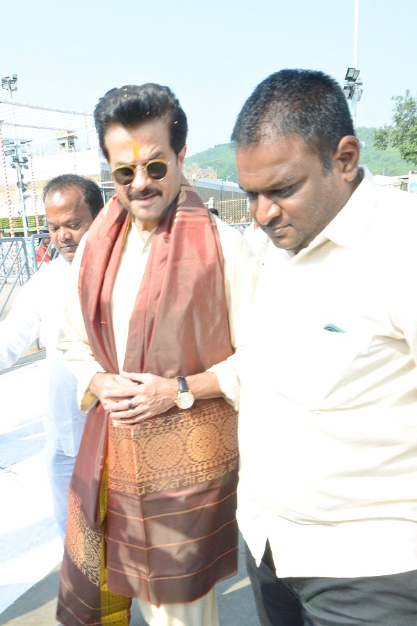 Actor_20Anil_20Kapoor_20Visits_20Tirumala_20Tirupati_20Temple_20Photos_6.jpg 7