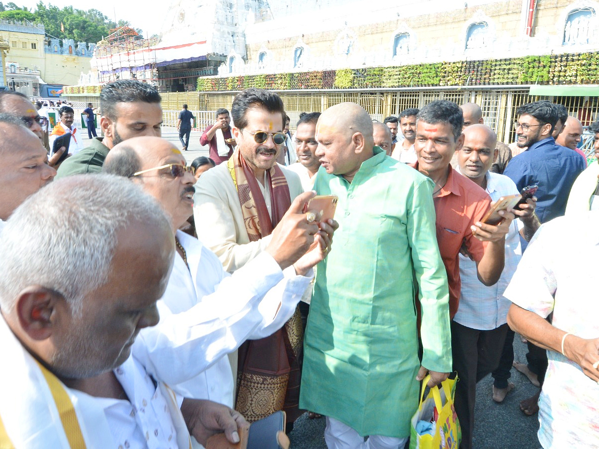 Actor_20Anil_20Kapoor_20Visits_20Tirumala_20Tirupati_20Temple_20Photos_7.jpg 8