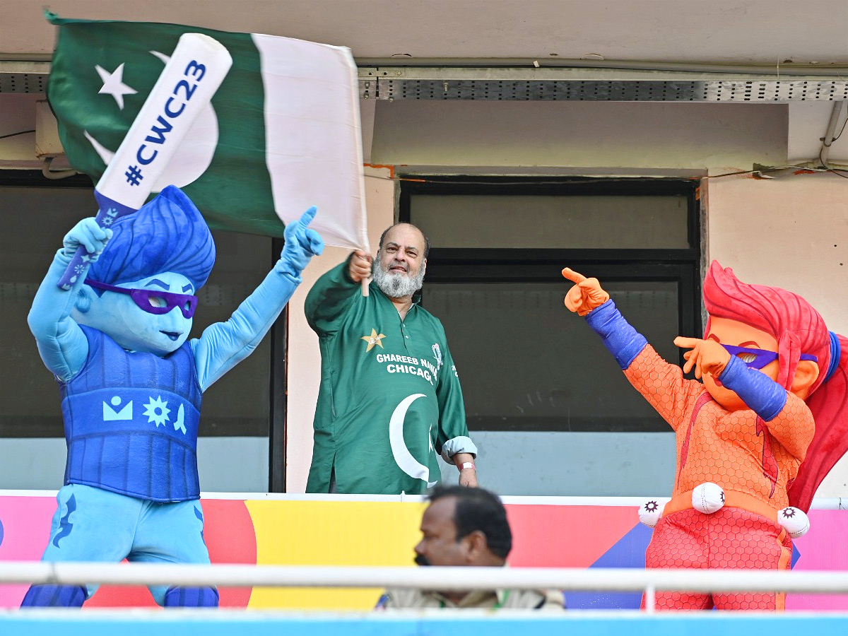 Cricket_20Fans_20at_20Uppal_20Stadium_20Photos_14.jpg 14