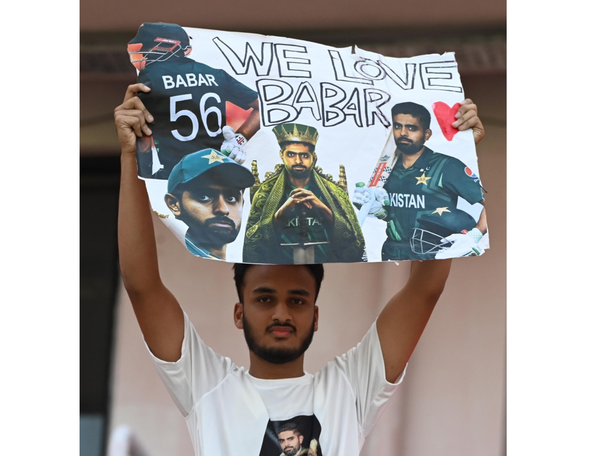 Cricket_20Fans_20at_20Uppal_20Stadium_20Photos_5.jpg 6