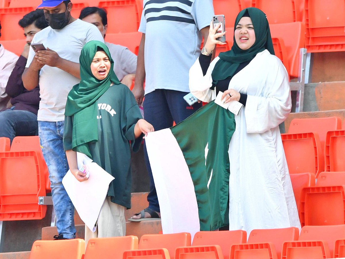 Cricket_20Fans_20at_20Uppal_20Stadium_20Photos_7.jpg 7