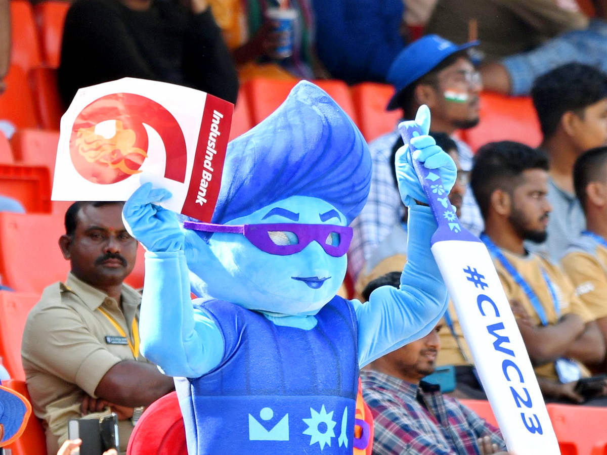 Cricket_20Fans_20at_20Uppal_20Stadium_20Photos_8.jpg 8
