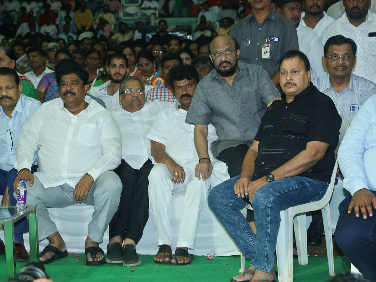 Minister_20of_20Cinematography_20Sri_20Talasani_20Srinivas_20Yadav_20Birthday_20Celebrations_20Photos_15.jpg 16