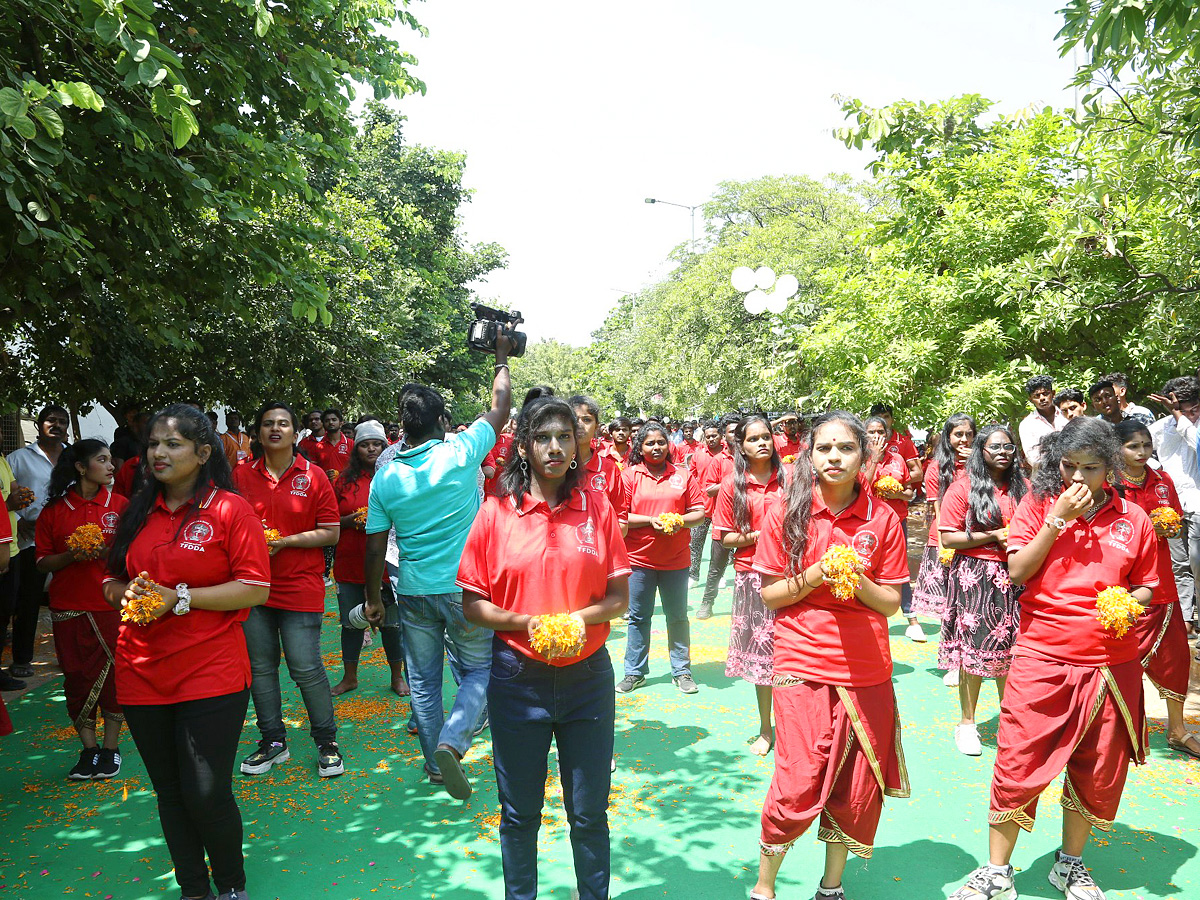 Minister_20of_20Cinematography_20Sri_20Talasani_20Srinivas_20Yadav_20Birthday_20Celebrations_20Photos_29.jpg 30