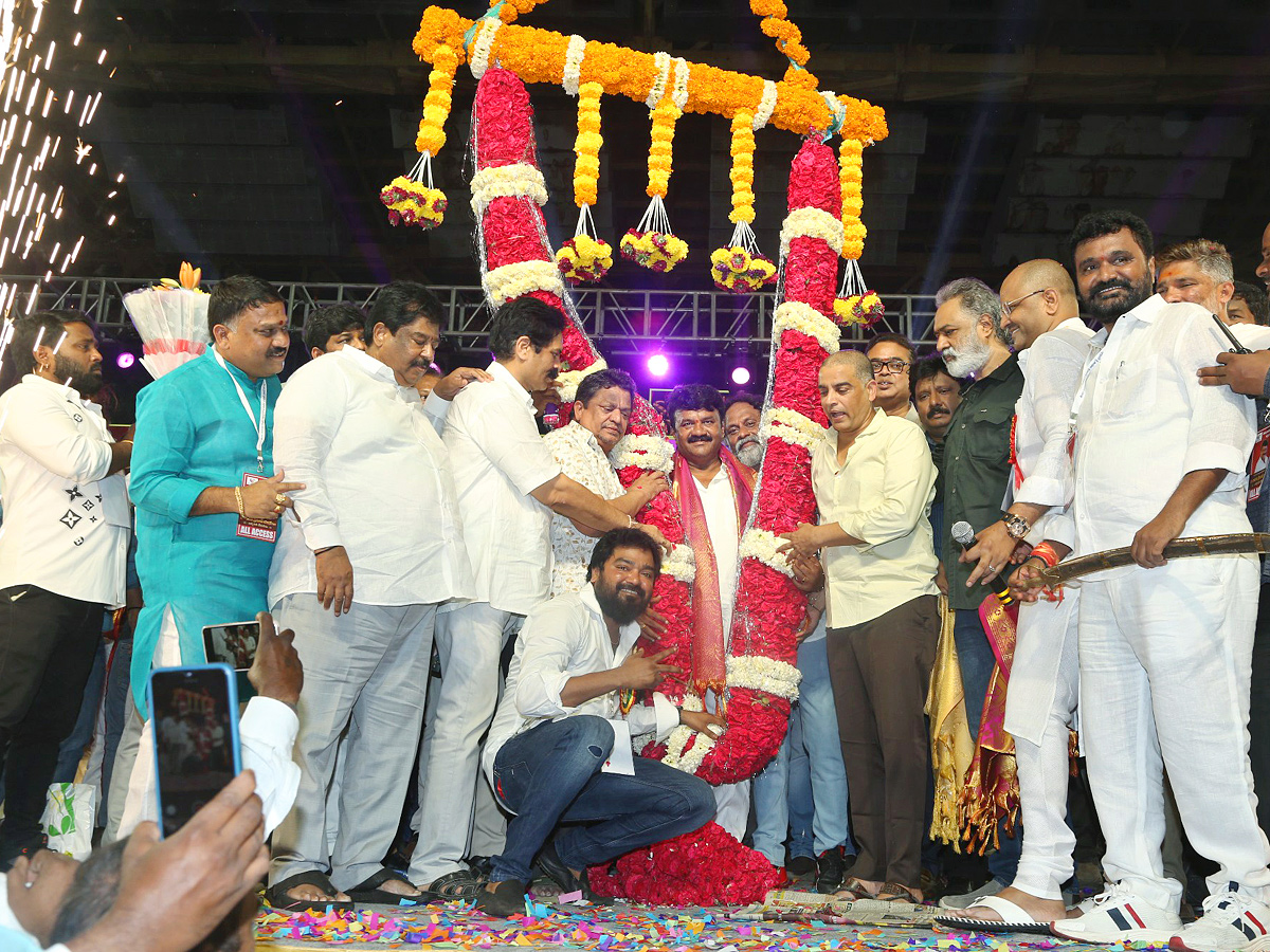 Minister_20of_20Cinematography_20Sri_20Talasani_20Srinivas_20Yadav_20Birthday_20Celebrations_20Photos_6.jpg 7