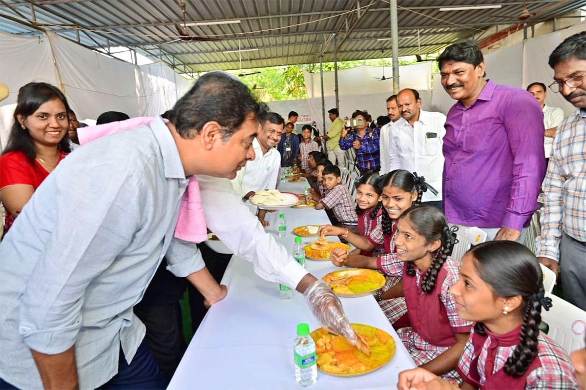 Ministers_20Harish_20Rao_20KTR_20At_20Telangana_20CM_20Breakfast_20Scheme_20Launched_20Photos-1.jpg 1