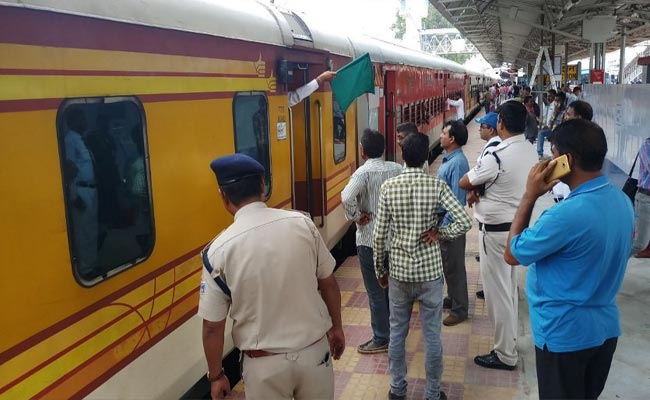 sampark-kranti-uttar-prades.jpg