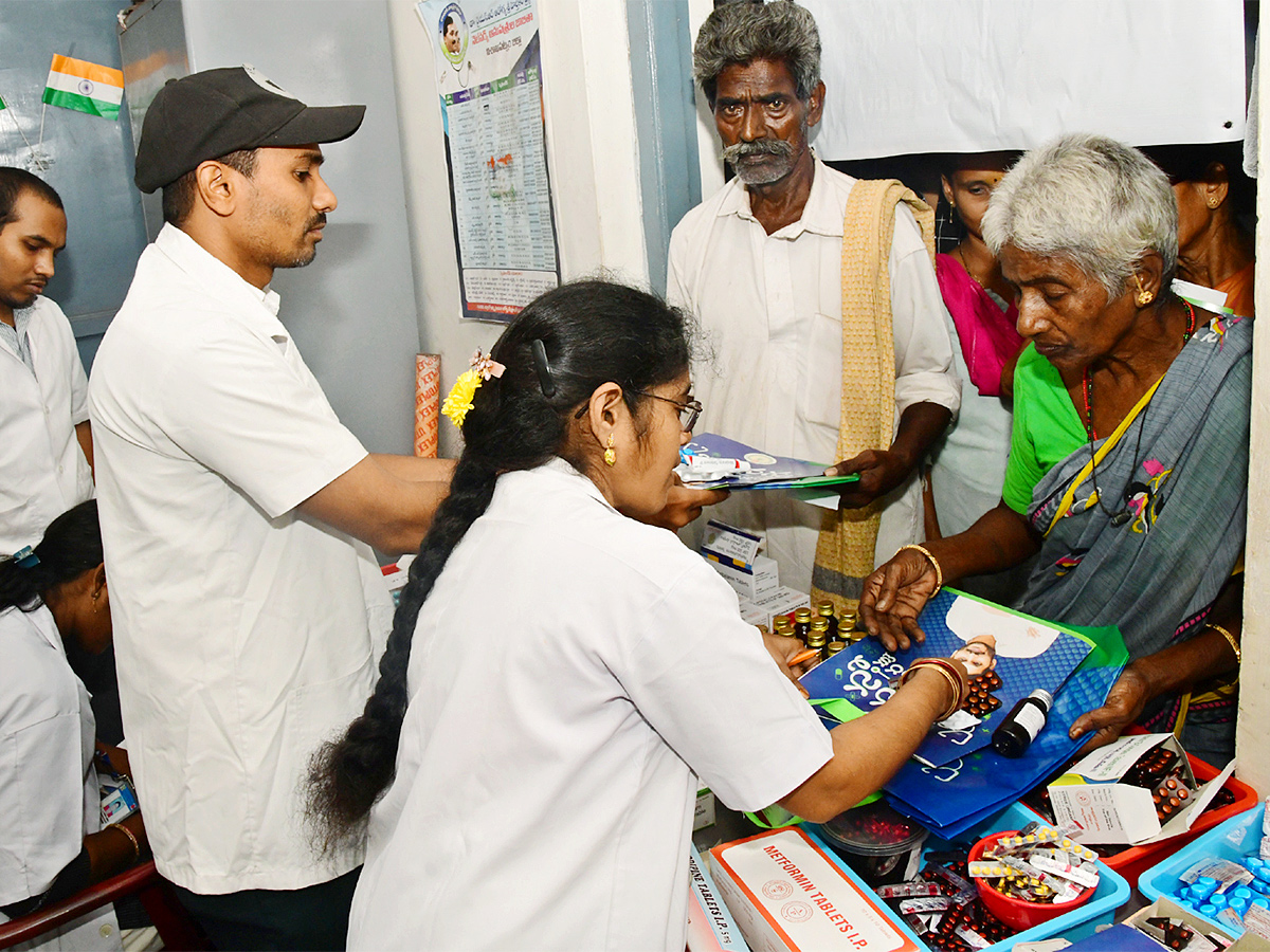 Jagananna_20Arogya_20Suraksha_20Photos-3.jpg 3