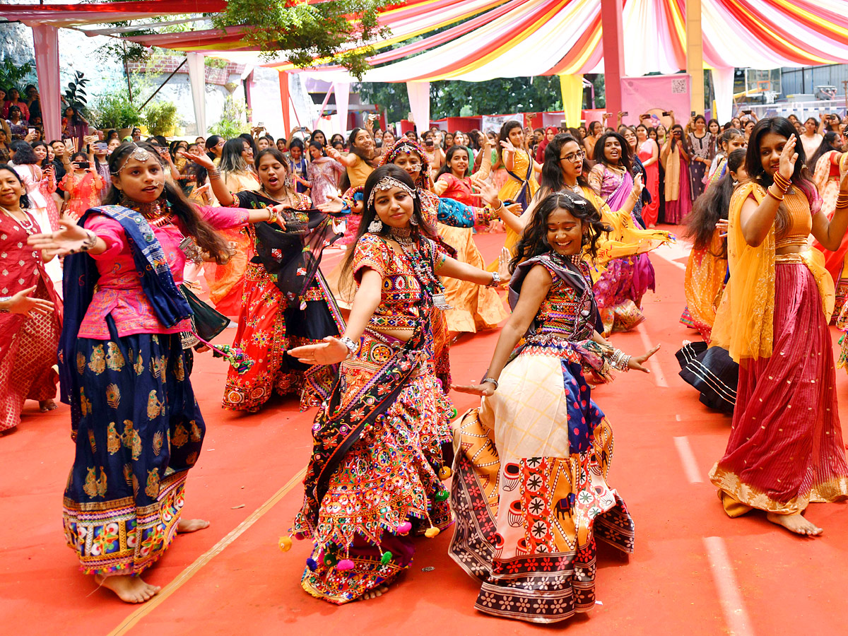 Mini_20Navaratri_20Celebrations_20in_20Villa_20Marie_20College_20Photos_20.jpg 21