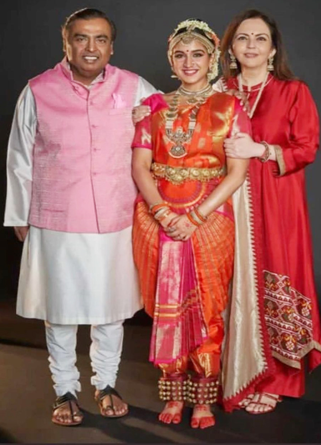 Radhika_Merchant_15.jpg 16