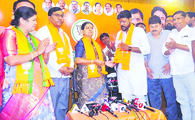 CHIKOTI_20PRAVEEN.jpg