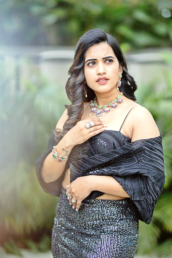 Sravanthi-Chokkarapu-04.jpg 5