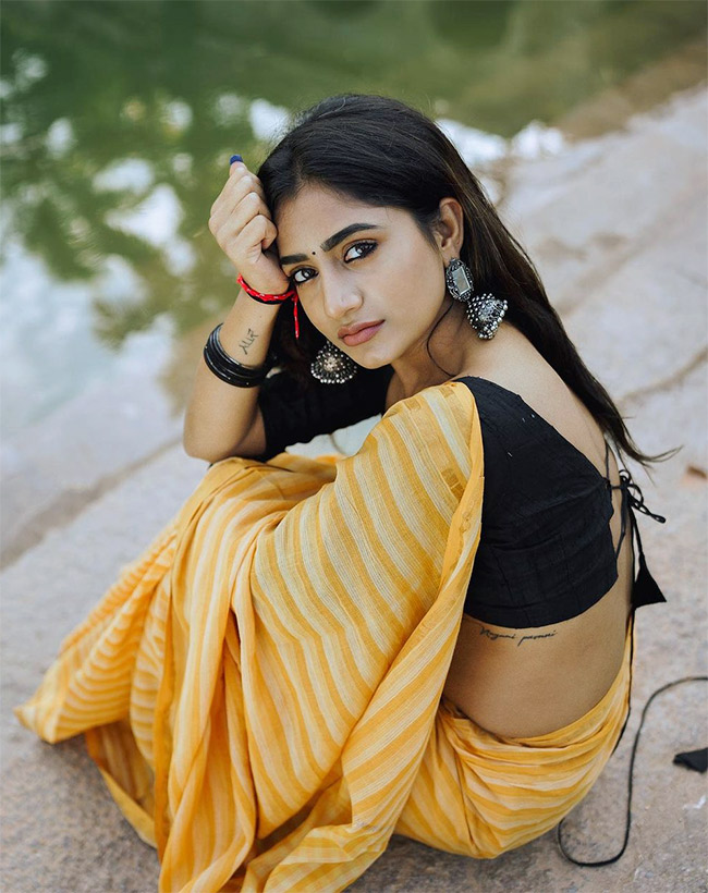 Nayani_20Pavani_20Enters_20Into_20Big_20Boss7_20Special_20Photos-29.jpg 27