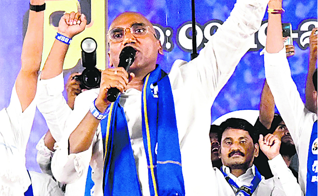 praven_20kumar.jpg