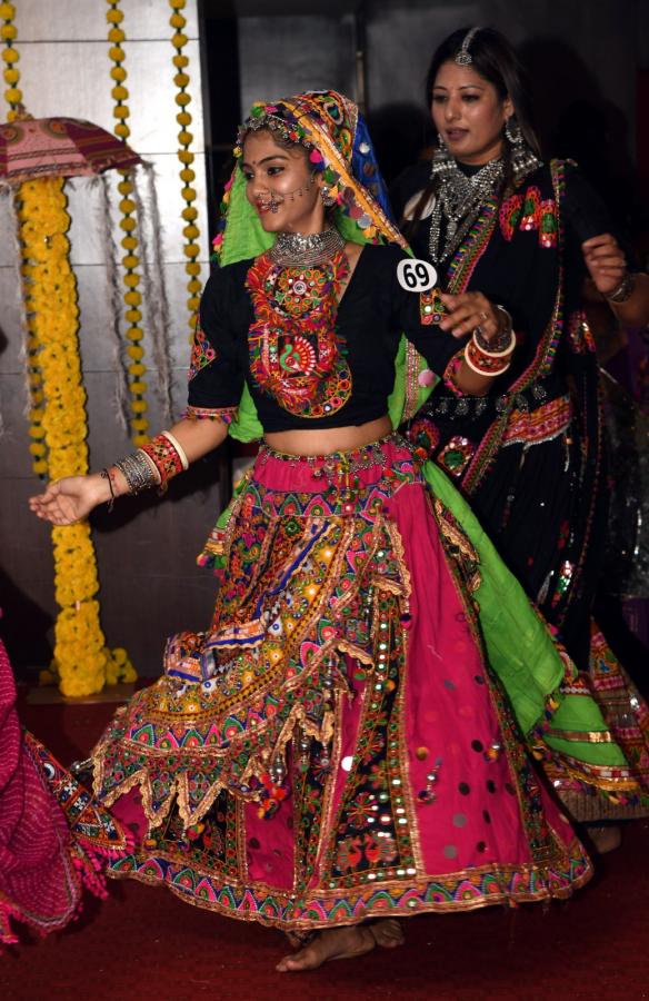Dandiya-Dance-03.jpeg 3