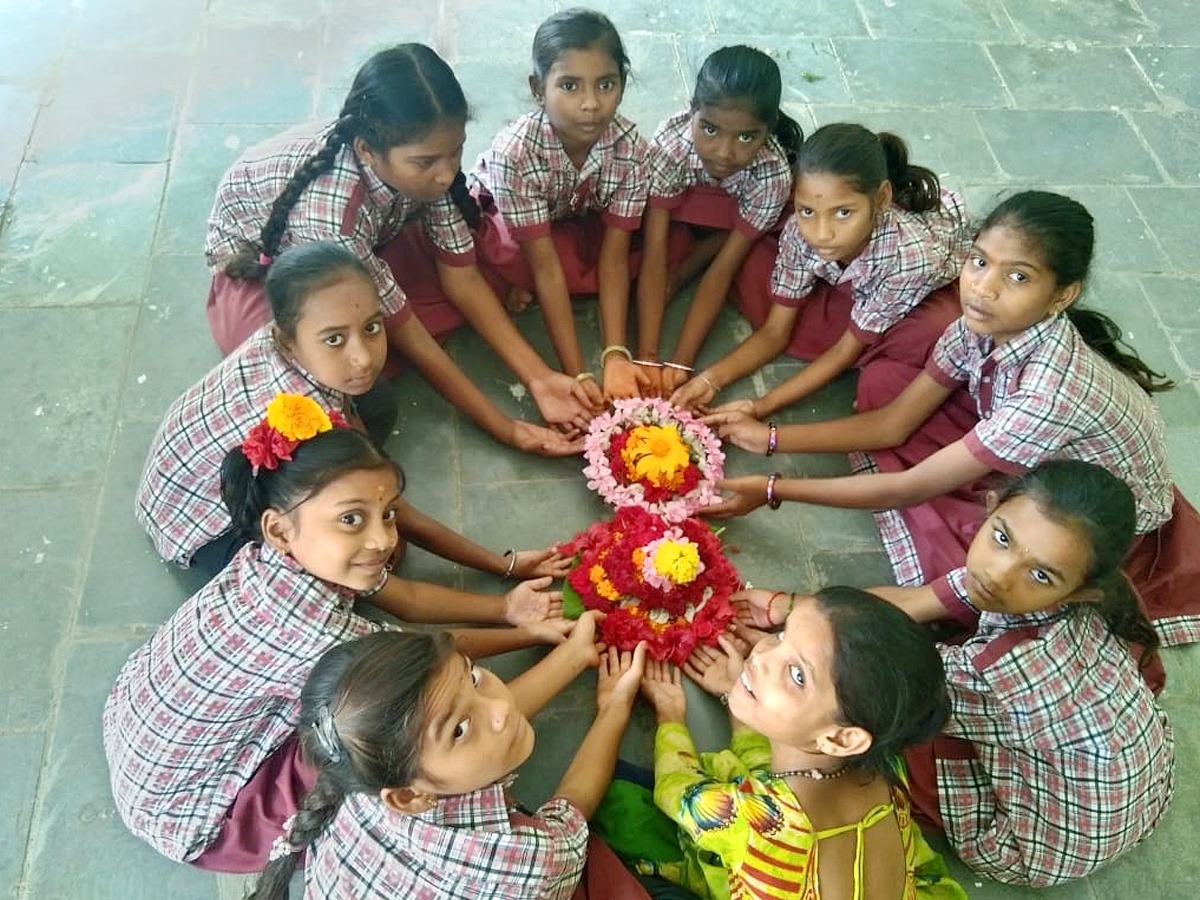 Bathukamma_20Celebrations_20IN_20Government_20Schools_20Photos_12.jpg 13