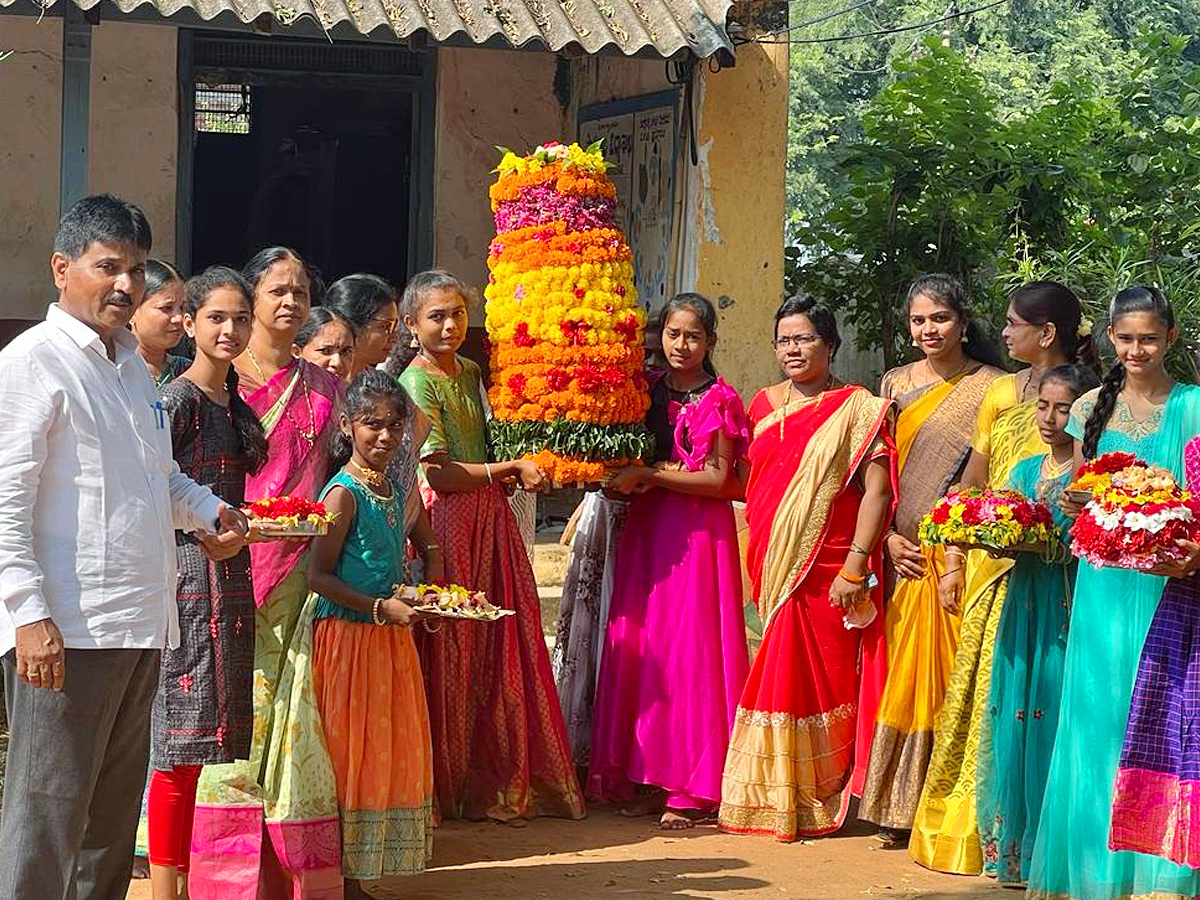 Bathukamma_20Celebrations_20IN_20Government_20Schools_20Photos_17.jpg 18