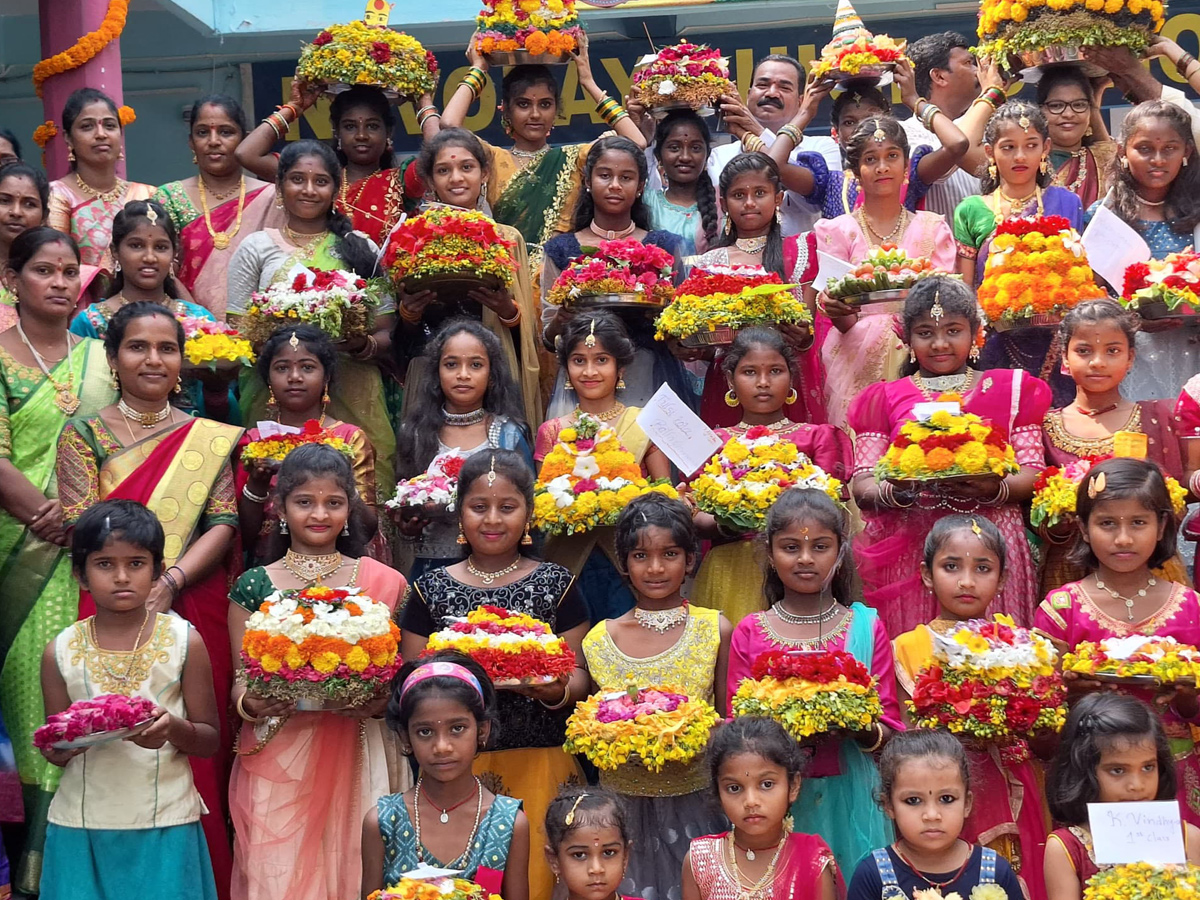 Bathukamma_20Celebrations_20IN_20Government_20Schools_20Photos_23.jpg 24