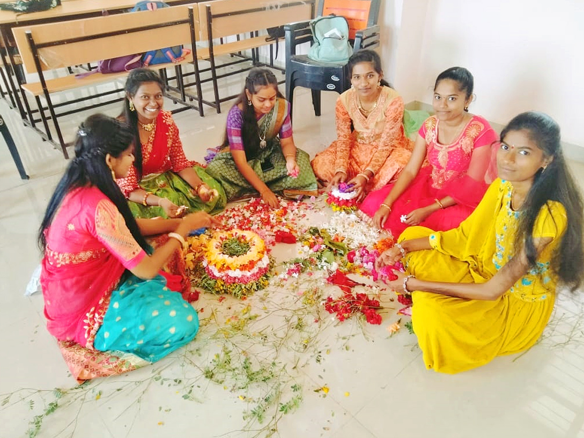 Bathukamma_20Celebrations_20IN_20Government_20Schools_20Photos_5.jpg 6