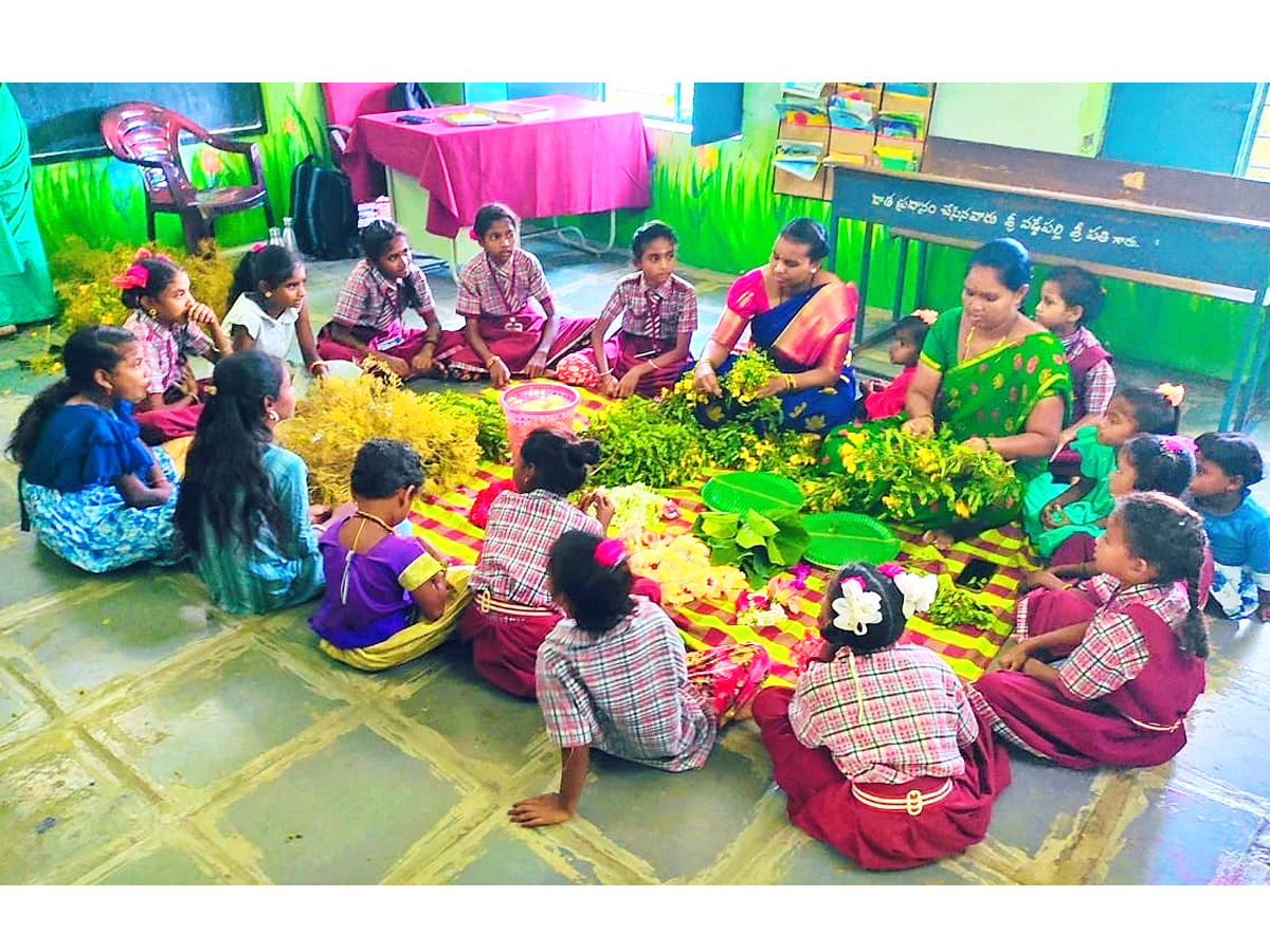 Bathukamma_20Celebrations_20IN_20Government_20Schools_20Photos_6.jpg 7