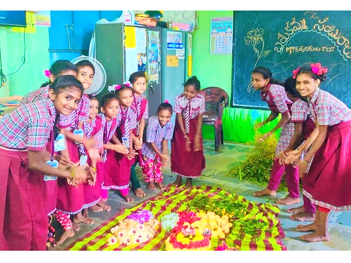 Bathukamma_20Celebrations_20IN_20Government_20Schools_20Photos_7.jpg 8