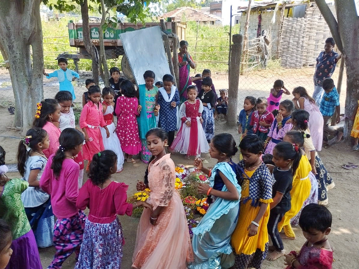Bathukamma_20Celebrations_20IN_20Government_20Schools_20Photos_9.jpg 10