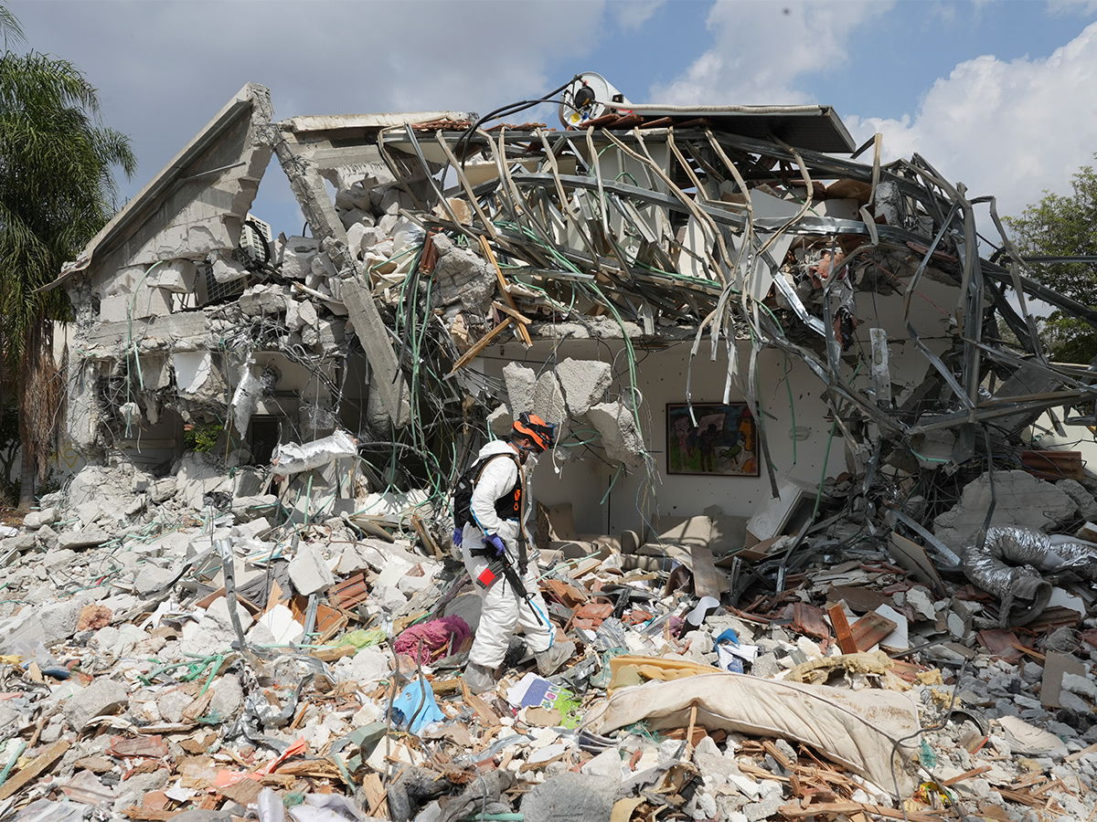 Israeli_20attacks_20on_20Gaza_20Photos-13.jpg 13