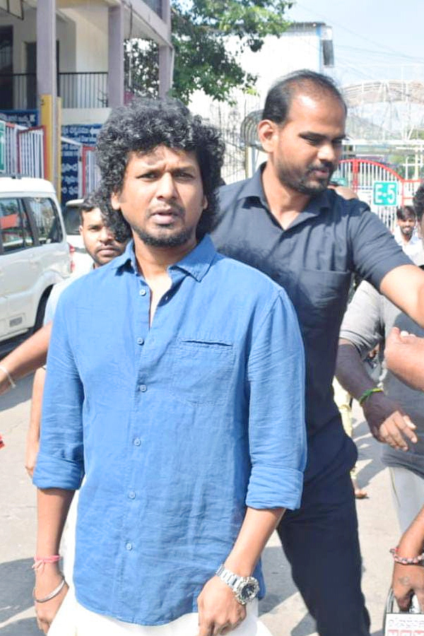 LEO_20Movie_20Director_20Lokesh_20Kanagaraj_20Visits_20Tirumala_20Photos_5.jpg 6