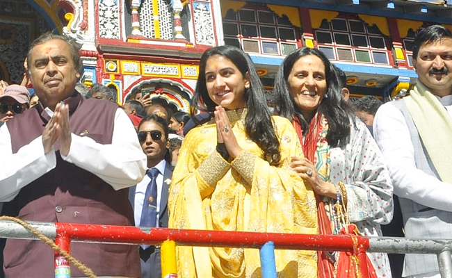 Mukesh_20Ambani_20visits_20Badrinath_20temple_20Photos_2.jpg 1