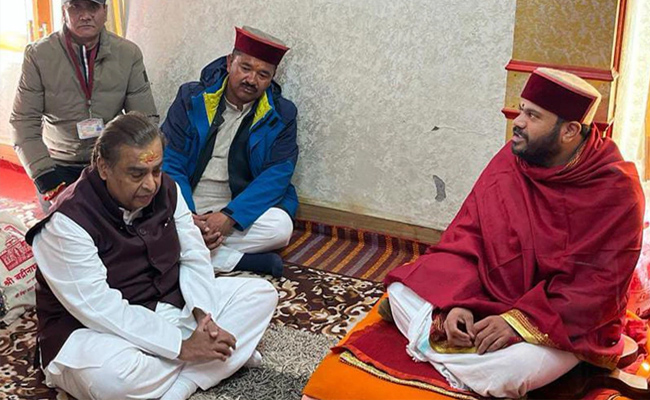 Mukesh_20Ambani_20visits_20Badrinath_20temple_20Photos_4.jpg 4