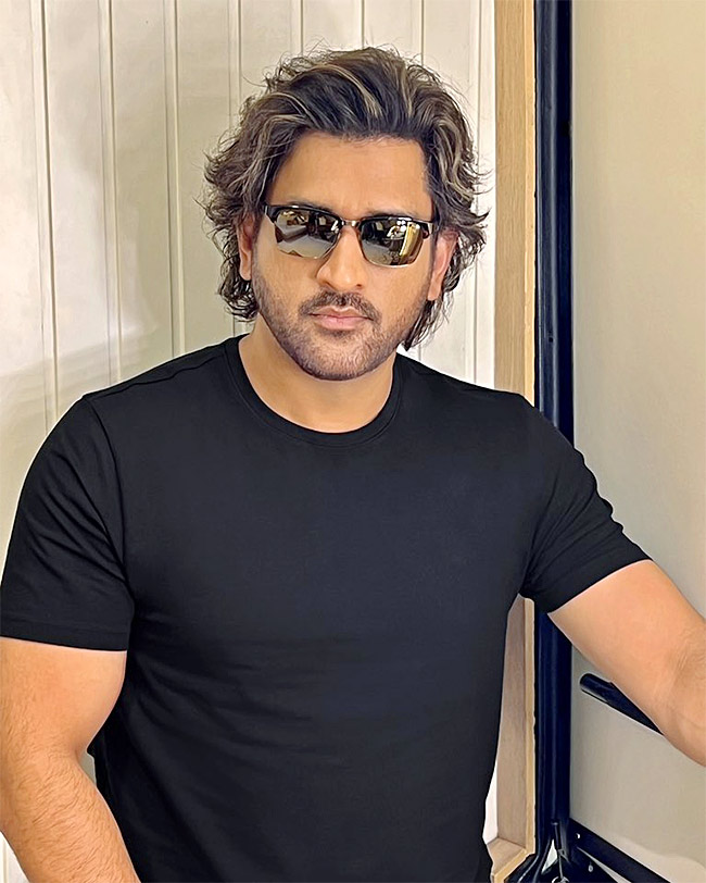 Ms_20Dhoni_20New_20Look_20Pics-7.jpg 7