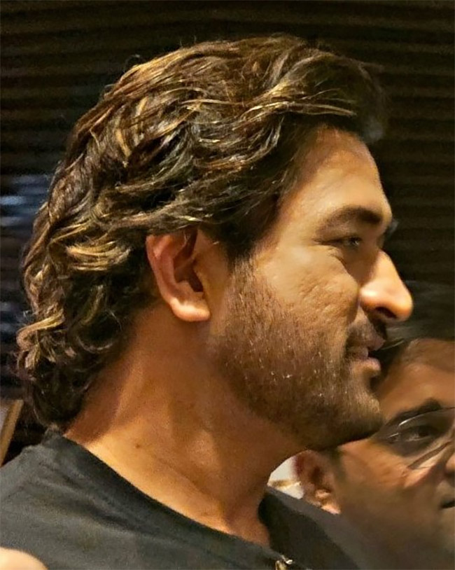 Ms_20Dhoni_20New_20Look_20Pics-8.jpg 8
