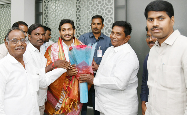 VRAs-Jagan-Fecilitate.jpg