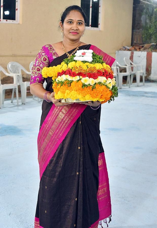 bathukamma_20celebrations_20in_20hyderabad-12.jpg 11