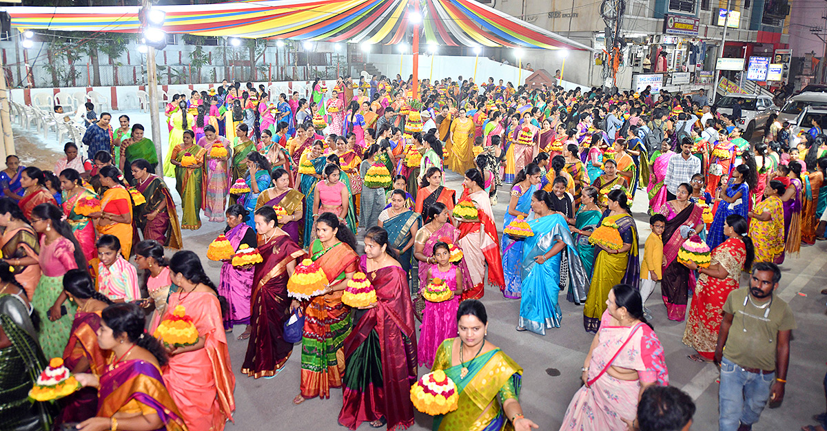 bathukamma_20celebrations_20in_20hyderabad-20.jpg 19