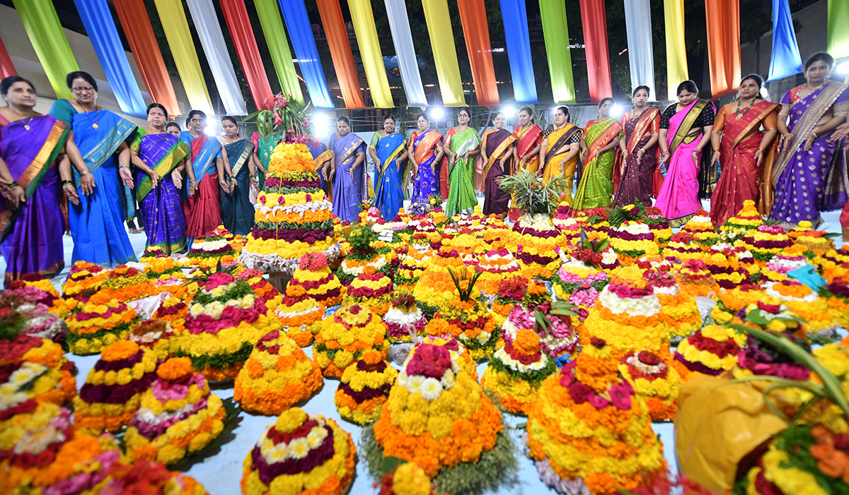 bathukamma_20celebrations_20in_20hyderabad-21.jpg 20