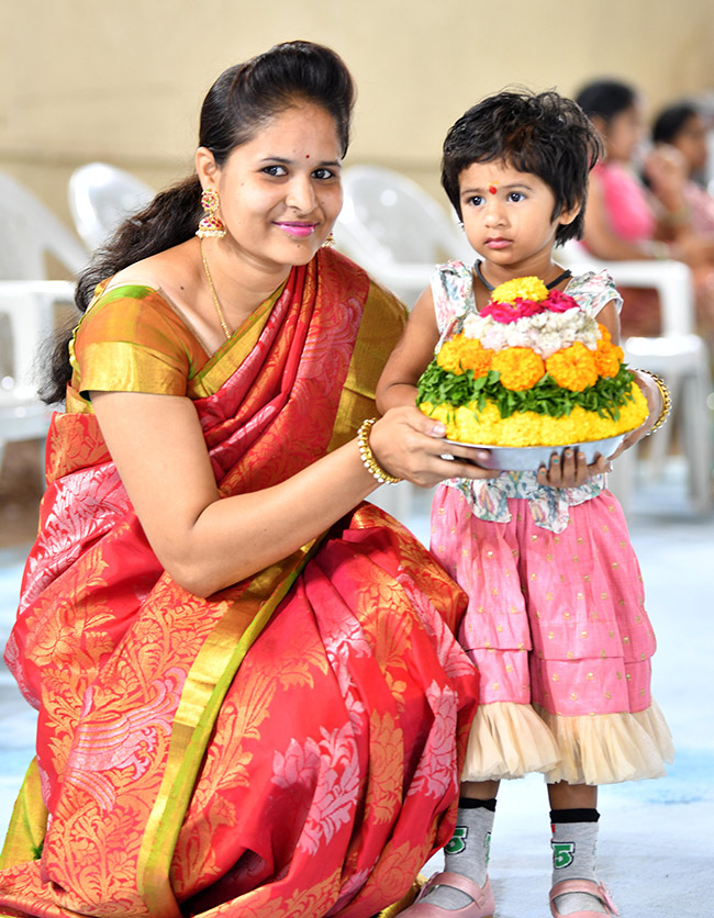 bathukamma_20celebrations_20in_20hyderabad-23.jpg 22