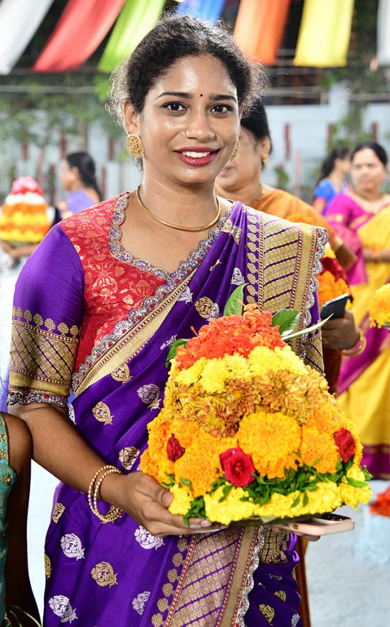 bathukamma_20celebrations_20in_20hyderabad-3.jpg 3