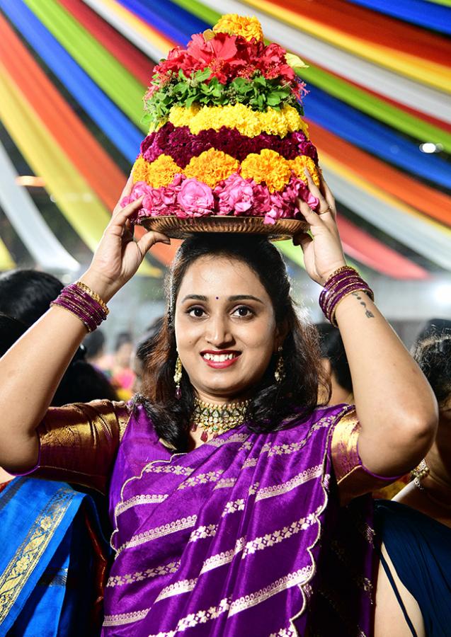 bathukamma_20celebrations_20in_20hyderabad-4.jpg 4