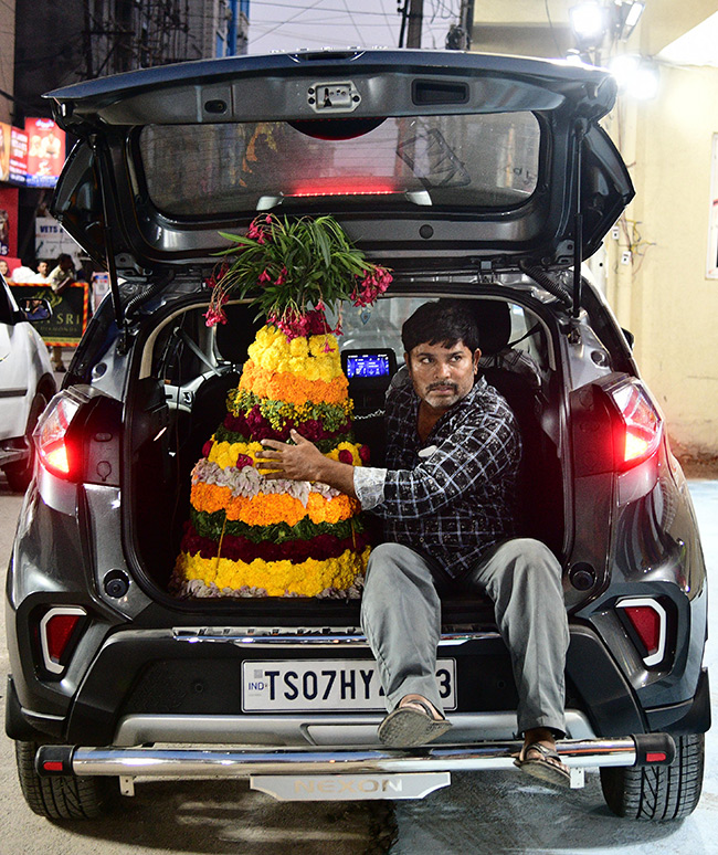 bathukamma_20celebrations_20in_20hyderabad-8.jpg 8