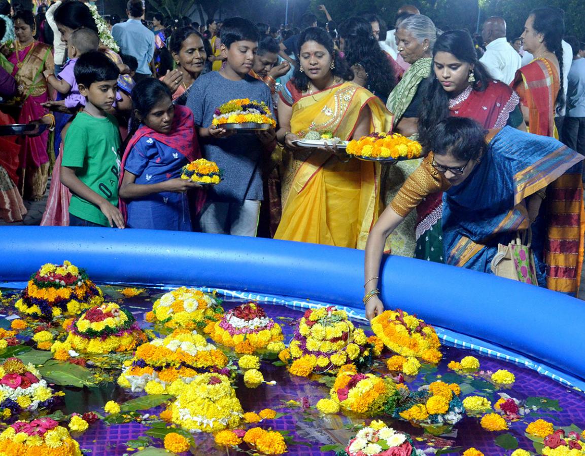 Bathukamma_202023_20Celebration_20Photos-15.jpg 15