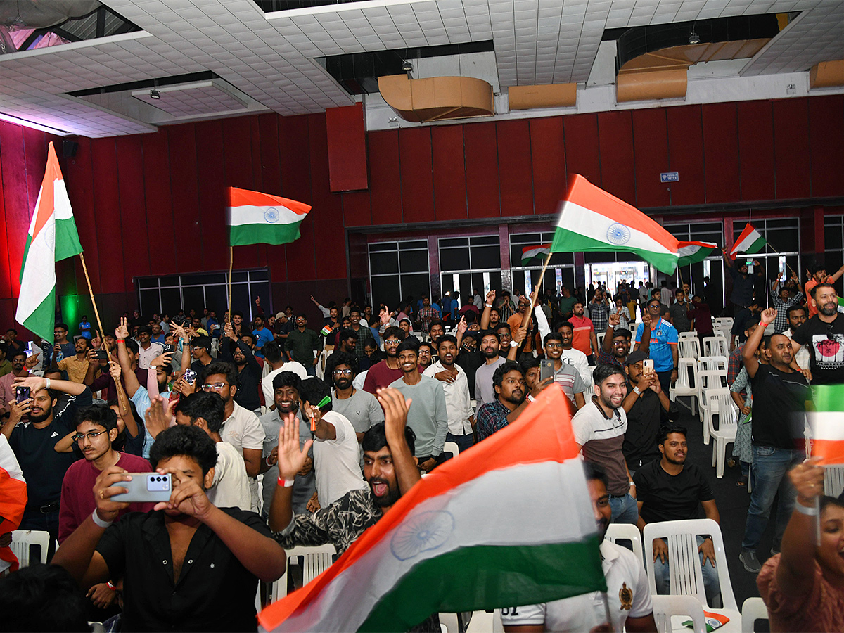 India_20and_20Pakistan_20match_202023_20big_20screen_20in_20hyderabad-16.jpg 15