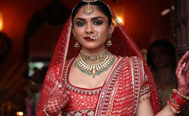 Mrunal-Thakur.jpg