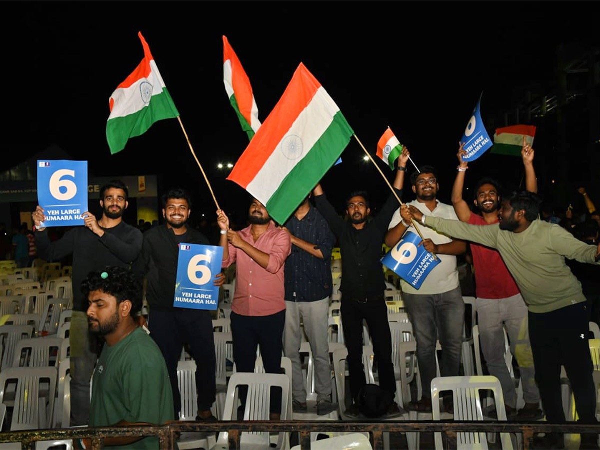 WC_202023_20Indian_20Fans_20Celebration_20Photos_20After_20Team_20India_20Defeat_20Pak-30.jpg 25