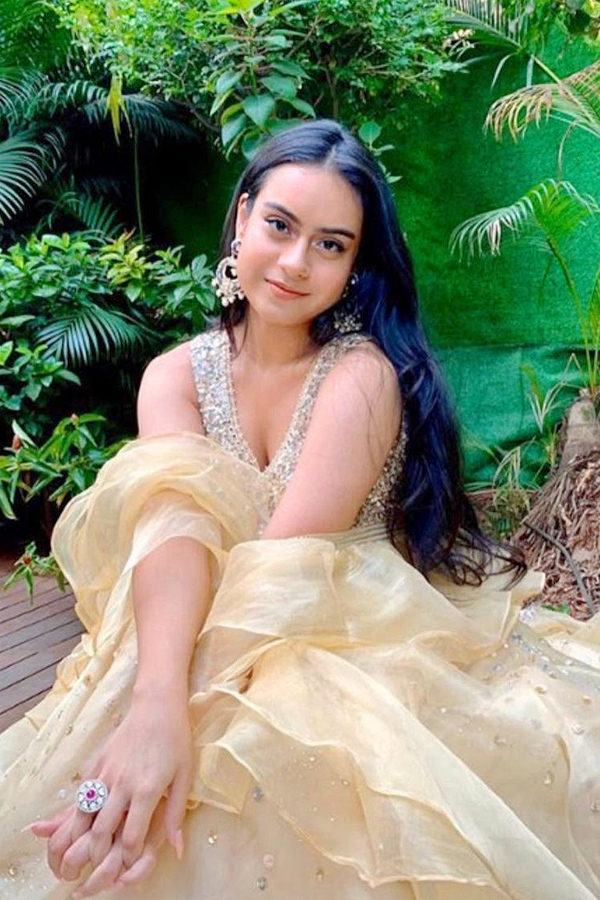 kajol_20Daughter_20Nysa_20Devgan_20Latest_20Stunning_20Photos_1.jpg 2