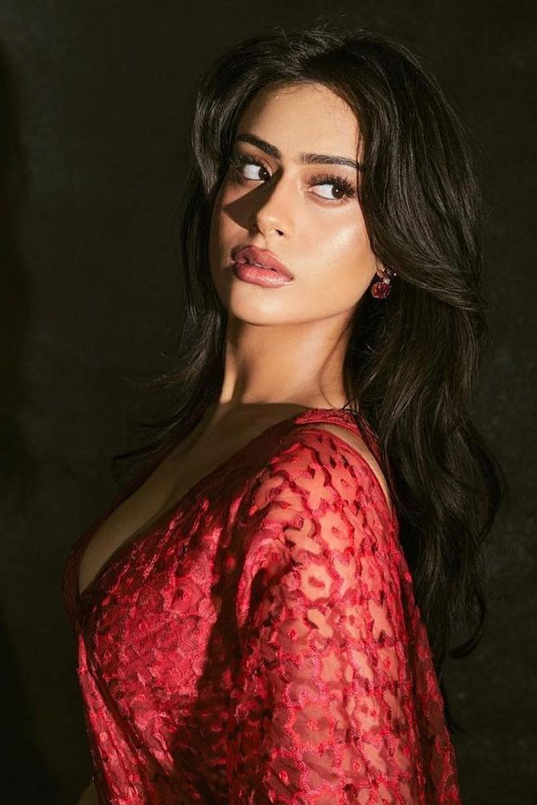 kajol_20Daughter_20Nysa_20Devgan_20Latest_20Stunning_20Photos_13.jpg 14